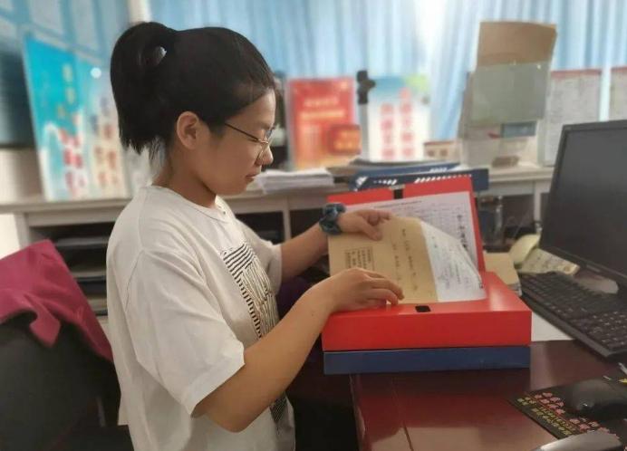 大学辅导员赚得多吗,大学辅导员工资好不好