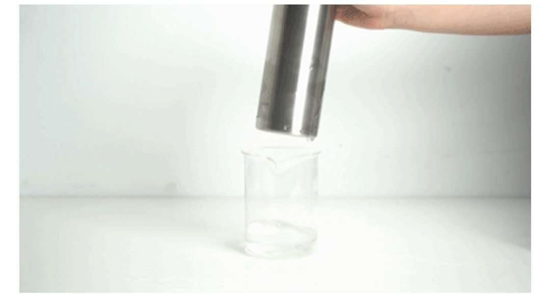 女生拧不开瓶盖却不要你帮忙,有些女生是真拧不开瓶盖