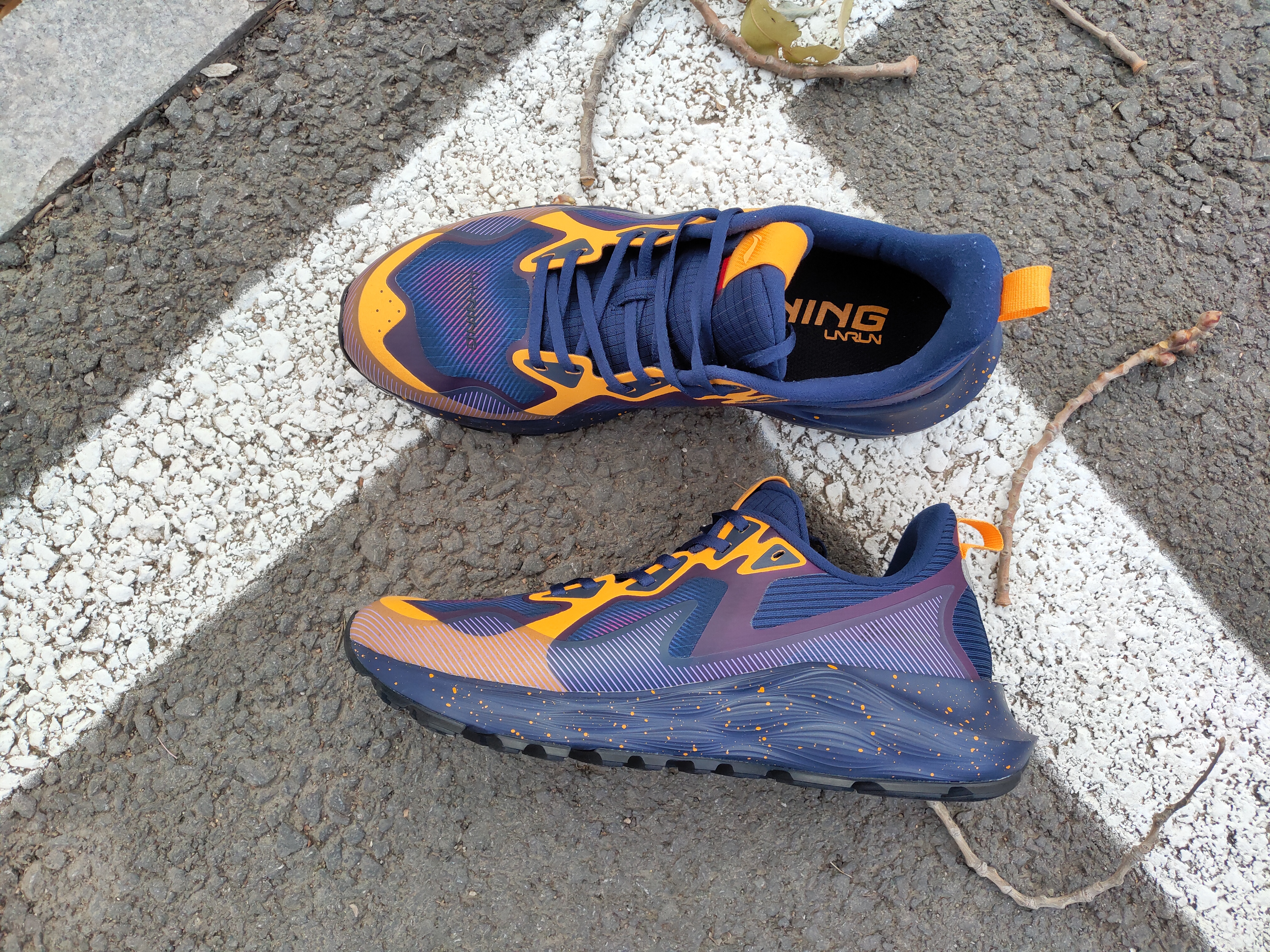 防雨雪运动鞋李宁,李宁无惧风雨