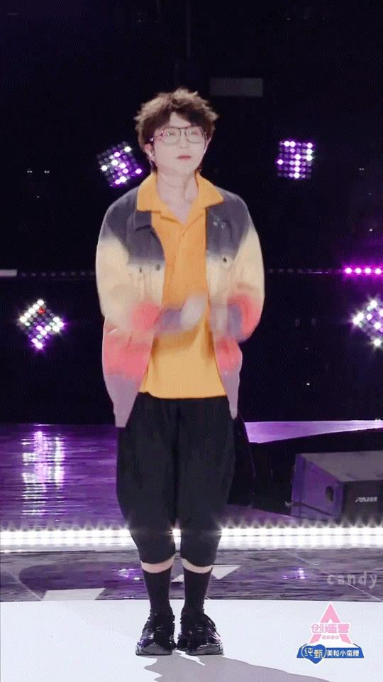 毛不易护士搞笑视频,毛不易改不掉的护士习惯