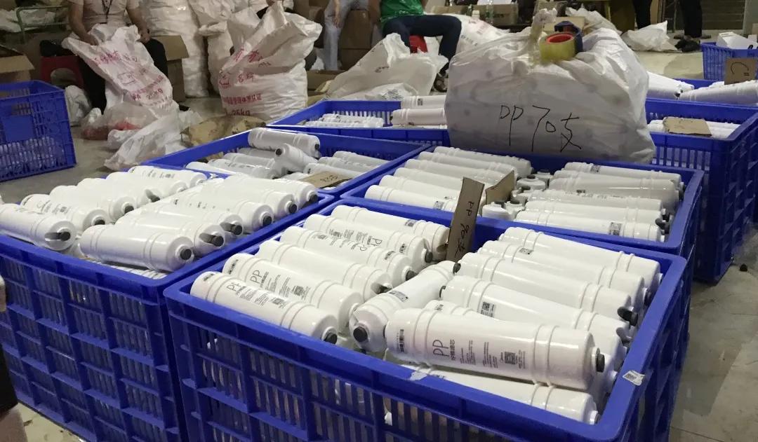 美的净水器造假案,315曝光美的净水器滤芯打假