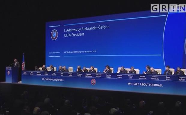 曼城遭遇首败仍领跑,曼城罚下去一个人四球逆转