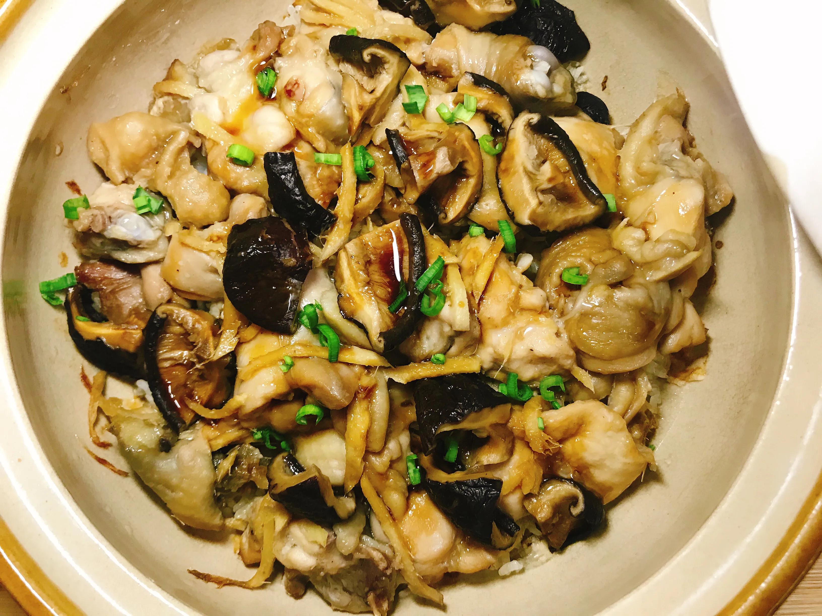 腊肠煲仔饭焦香锅巴,怎么能把煲仔饭做的粒粒分明