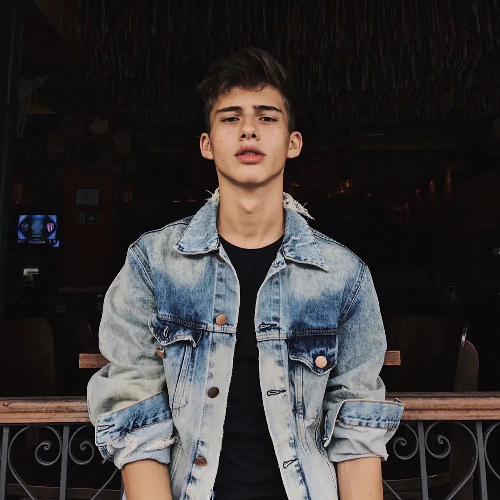 巴西小伙年轻时视频,巴西小男孩帅气