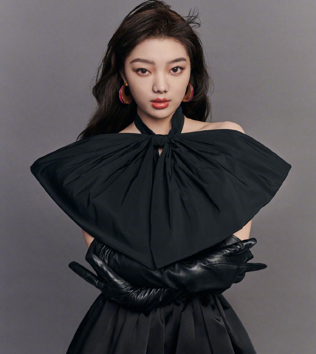 李紫婷穿搭图片,李紫婷白色吊带衫