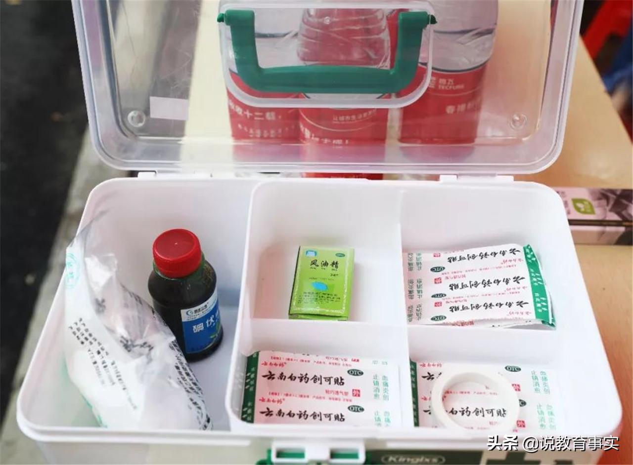 大一新生报到不用带行李,大一新生需要戴三件套吗