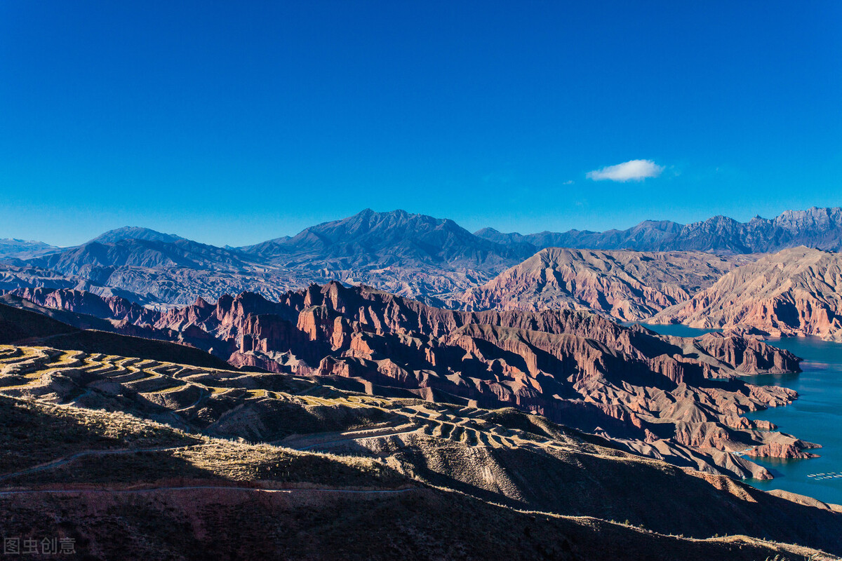 自驾青海沙漠旅游路线攻略,青海七彩丹霞自驾游攻略