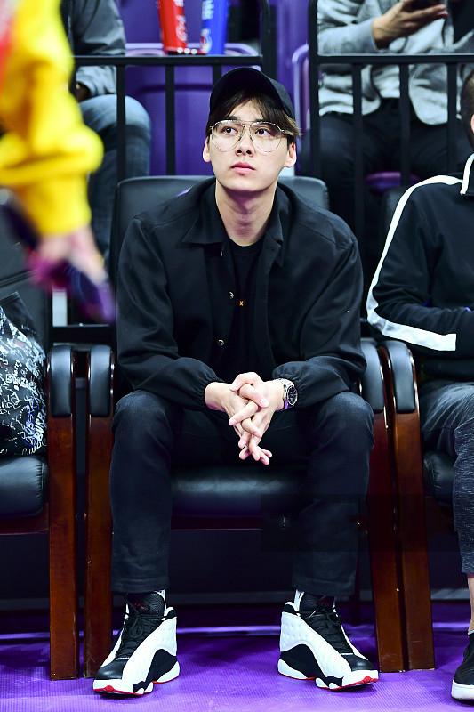 AJ鞋让众多明星转身当“潮男”！女星穿了比男性还man，醉了