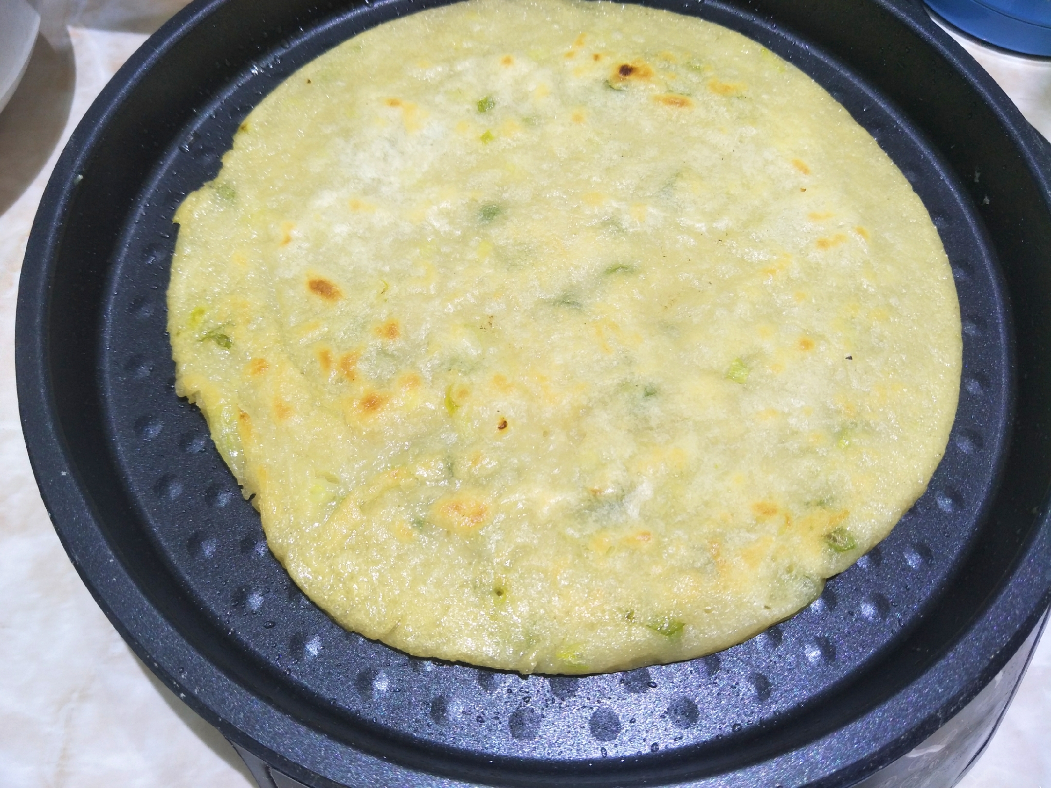 烙饼不硬的方法发面饼凉了不硬,烙饼总是外面糊了里面不熟