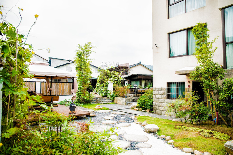 杭州西湖全季酒店离西湖近吗,杭州看西湖住哪个酒店比较好