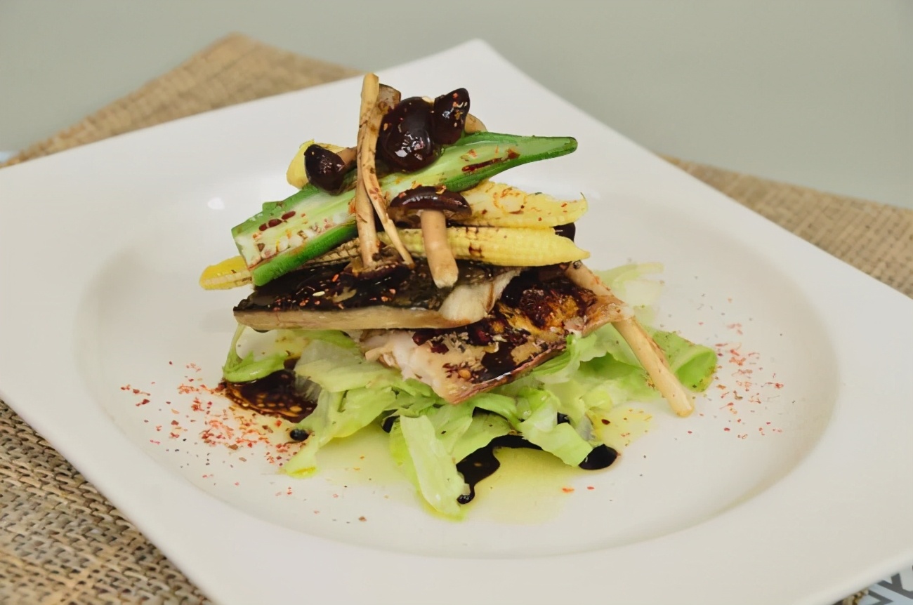 年夜饭小鸡炖蘑菇寓意,年夜饭必备的二十道菜炸蘑菇