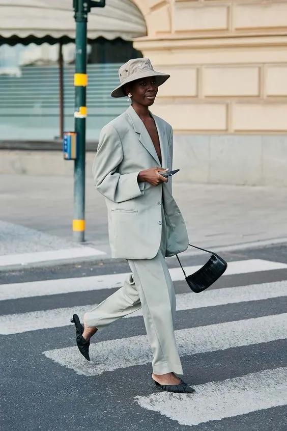 入夏凉拖怎么选,凉拖是选大一点的还是小一点的好