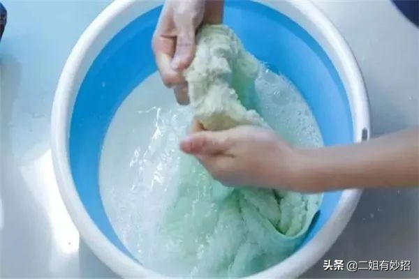 毛巾用久了发黑怎么洗白,毛巾用久了变紫怎么洗