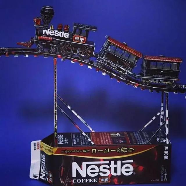 日本小哥自称“空箱职人”,靠着废纸盒办展览