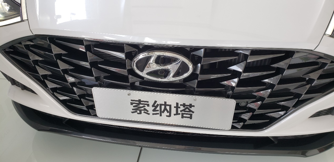 探访北京现代4s店伊兰特,北京现代索纳塔内景