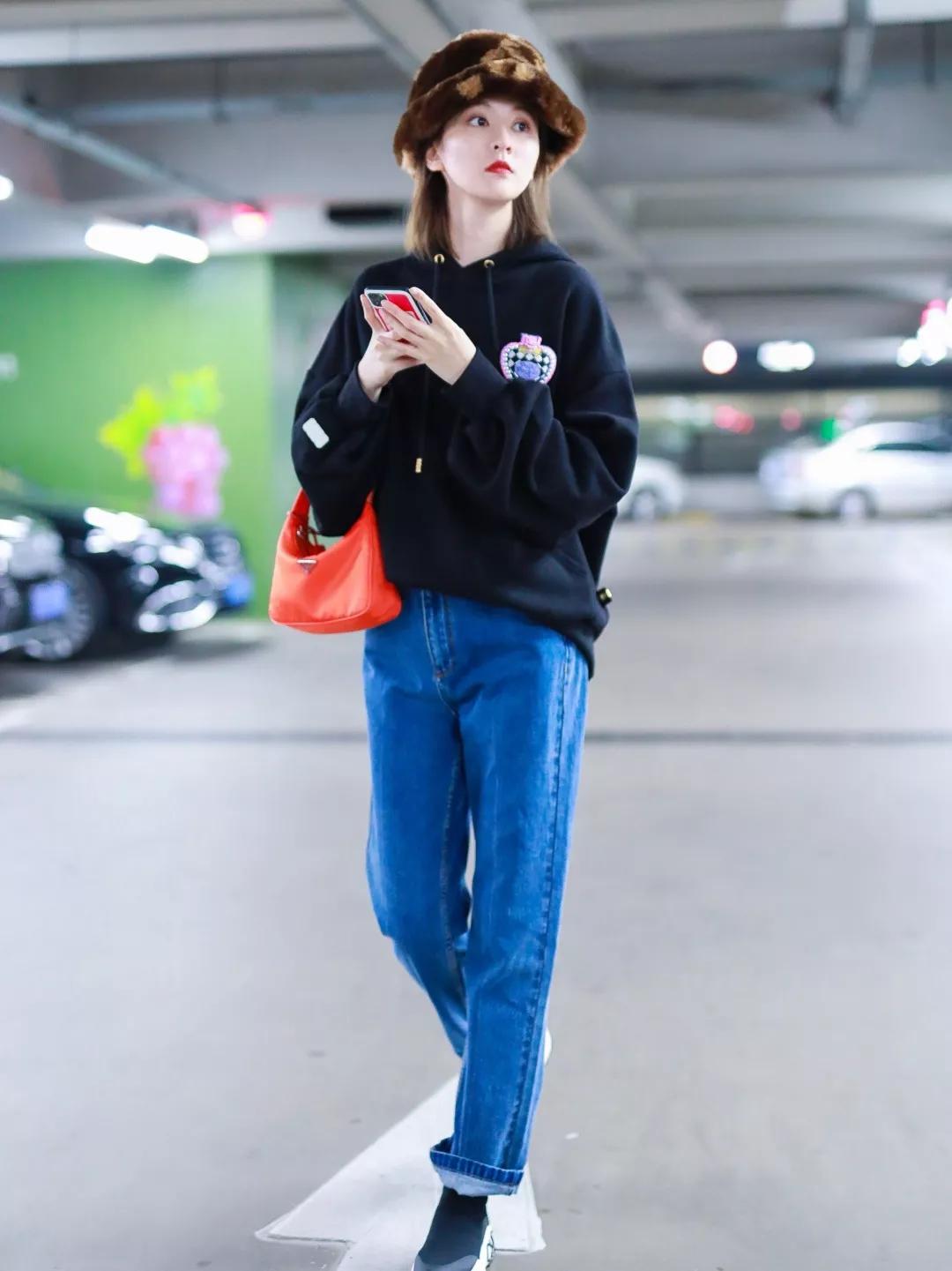 乔欣的包能装下什么,乔欣真的很有钱吗