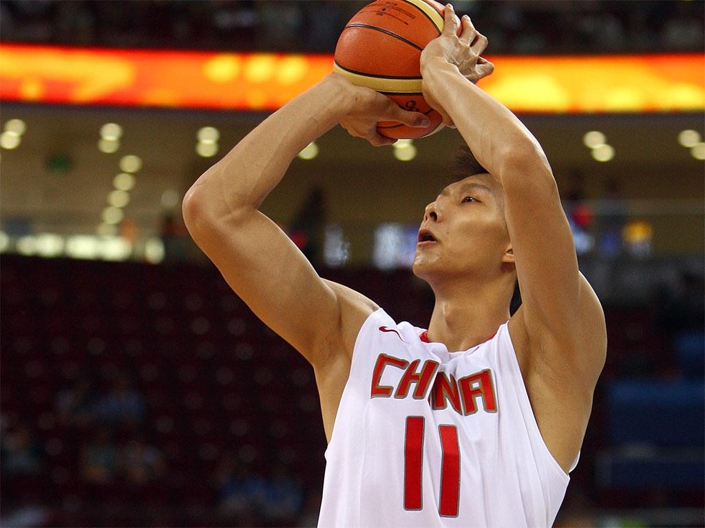 易建联老婆荆灵个人简介,荆灵易建联结婚照