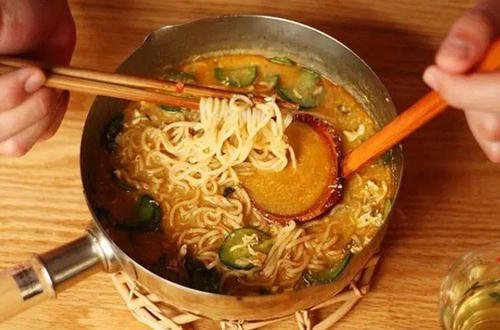 这几口网红锅千万别碰,网红锅最近火爆的