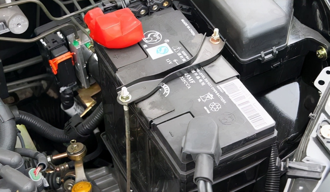 汽车没电是电瓶坏了还是发电机,汽车没电了电瓶会坏吗