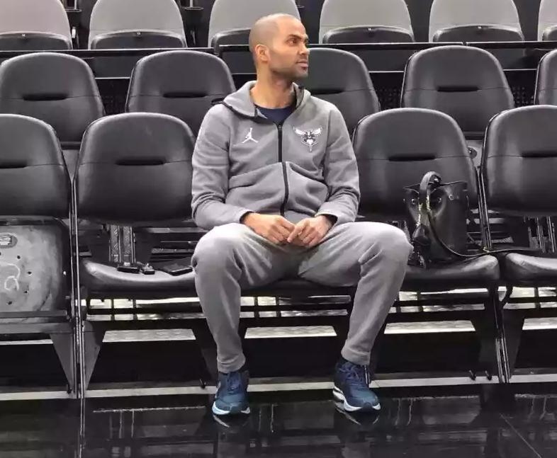 帕克大笑,帕克扣篮波波维奇偷笑