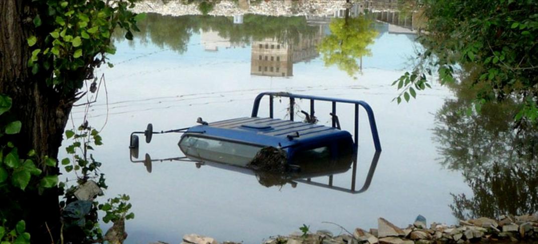 卡车水堵漏水怎么处理,卡车泡水