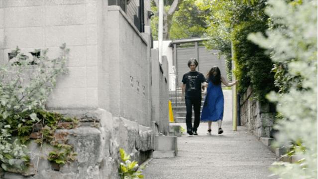 耗资80万建造豪宅出租给退休夫妇,她用14年建400平米花园