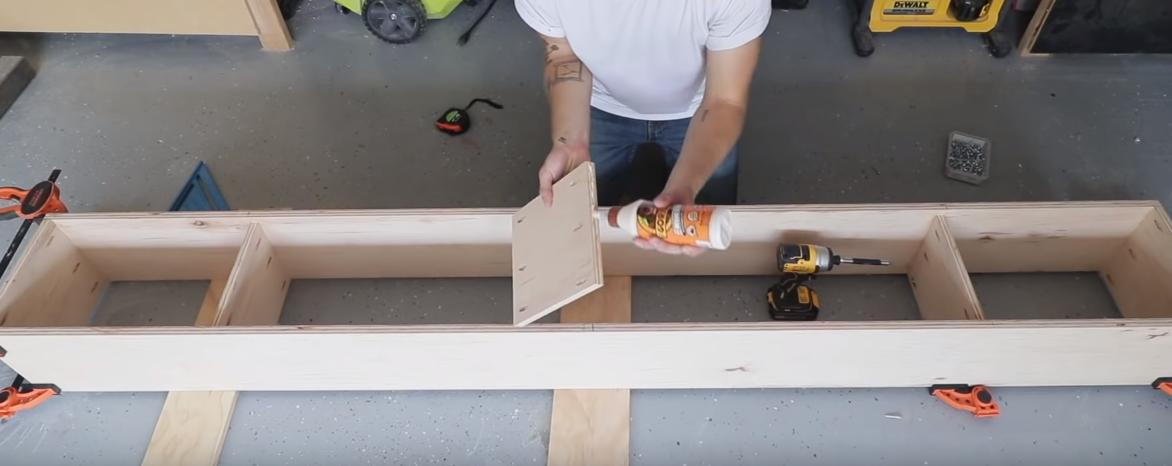 电视柜加隐形柜门一体效果图,悬空电视柜中间不做柜门好看吗