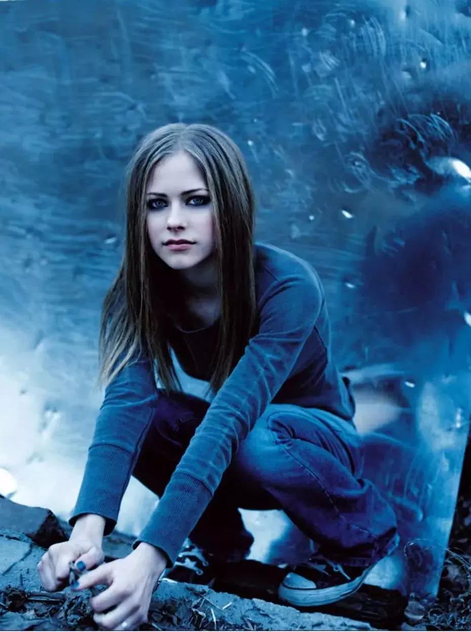 艾薇儿回归之作完整版,艾薇儿2019新歌