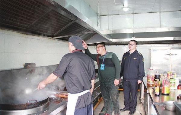 餐饮油烟排放适用哪个法,餐饮业油烟排放法律法规