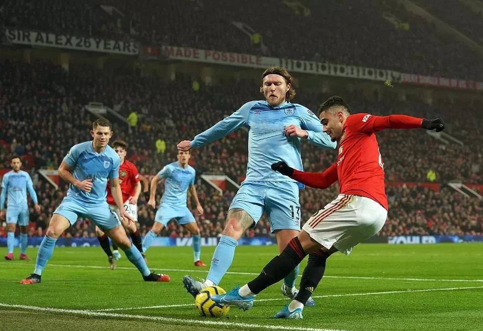 曼联赛季首遭连败,曼联赛季首败