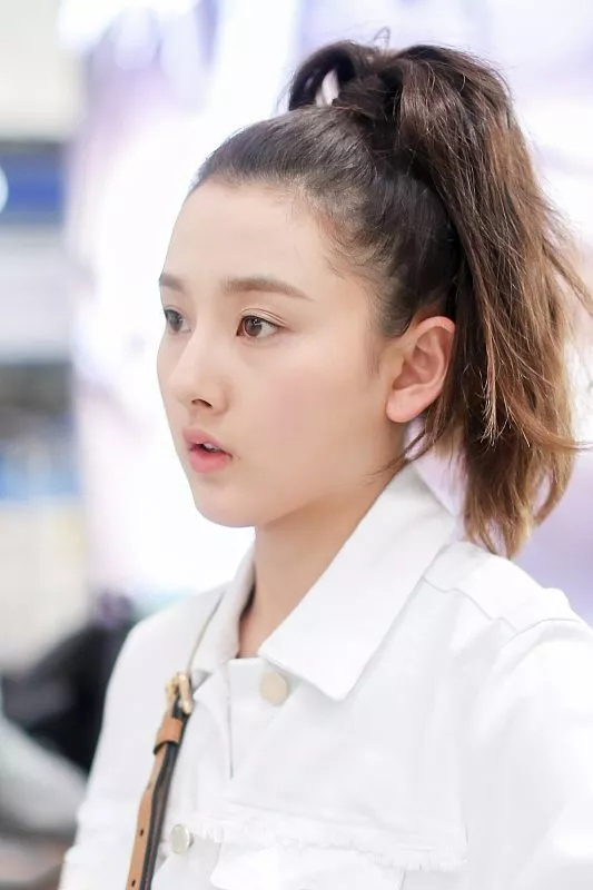 宋祖儿帆布包,宋祖儿包包里装什么