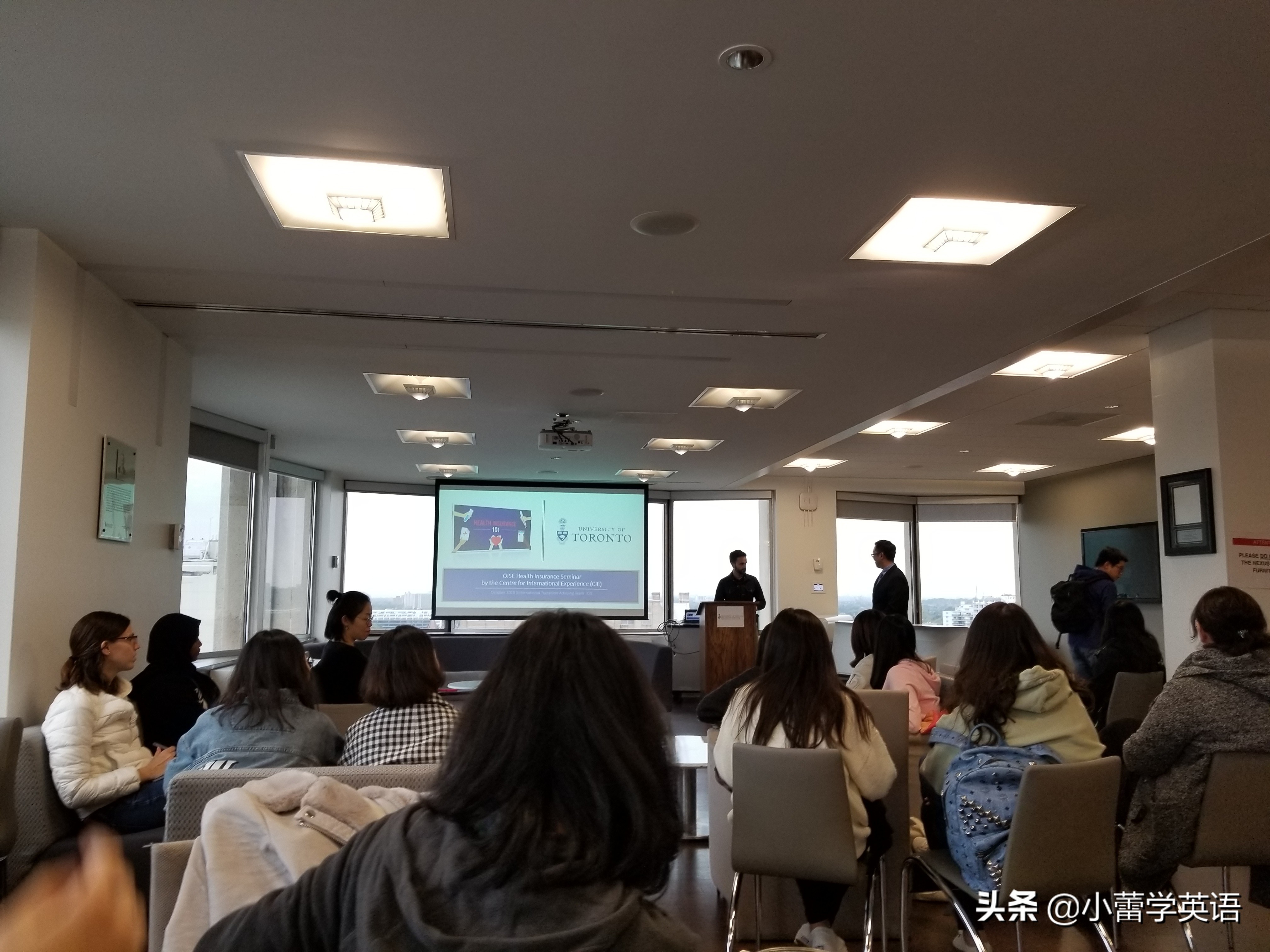 炸裂的英语老师自我介绍,开挂的老师