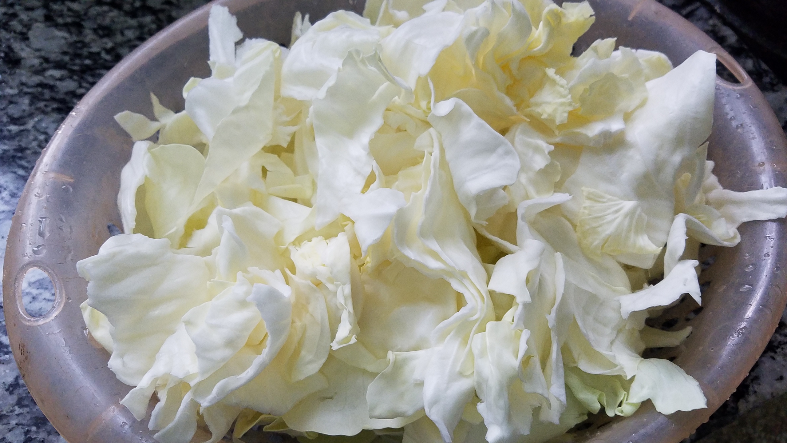 包菜怎样做好吃家常做法,包菜怎么做好吃又简单方便呢