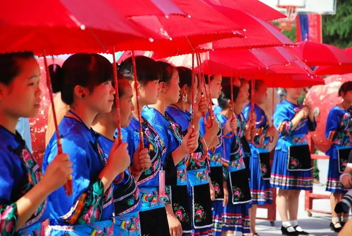 湘西苗族文化习俗及讲解,了解湘西苗族文化和风土人情