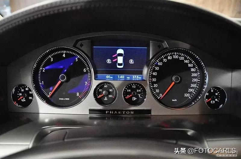 最新款豪华大众辉腾,2015年大众辉腾v84座顶配