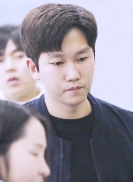 威神直播李秀满,威神v经纪