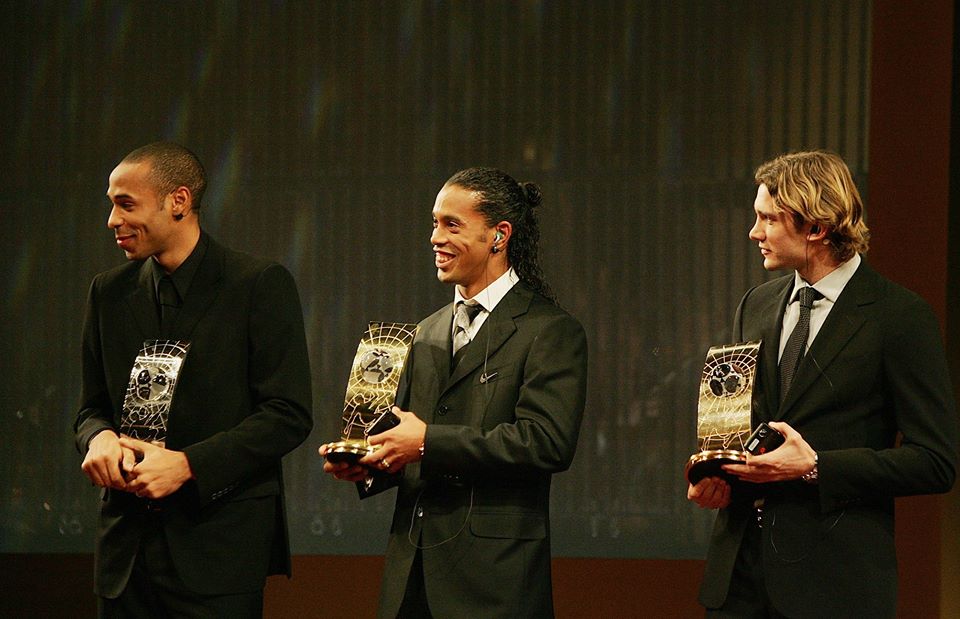 小罗十大足球绝技,足球精灵小罗伯纳乌球场