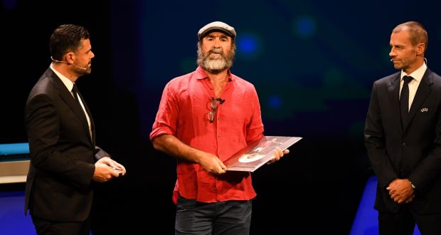 老照片曼联经典沃达丰球衣,老照片球场奔跑