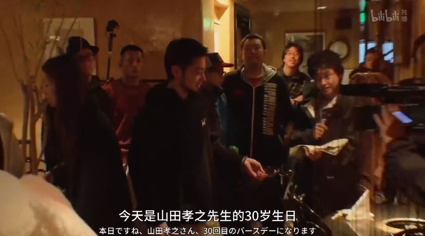 他拍沙雕广告、演AV导演,却是玩家公认的好演员|游戏人物传