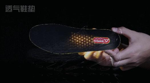 adidas三条杠运动鞋,adidas三条纹鞋舒适感