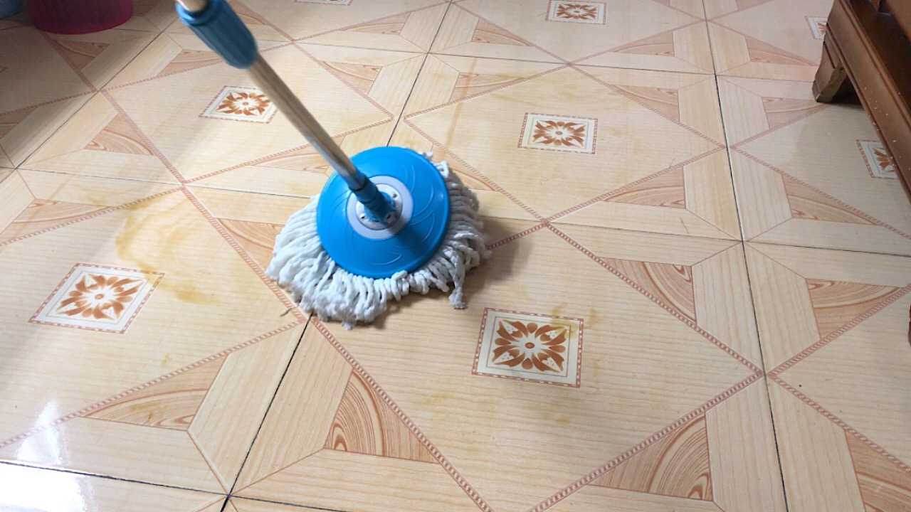 学会这种拖地方法干净不易落灰,拖地用什么方法没有污垢