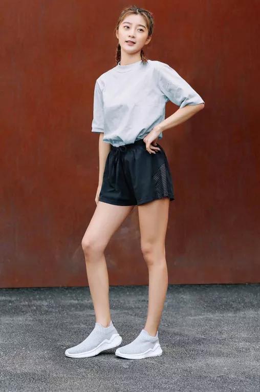 好轻、好穿、好舒服，双脚自由呼吸