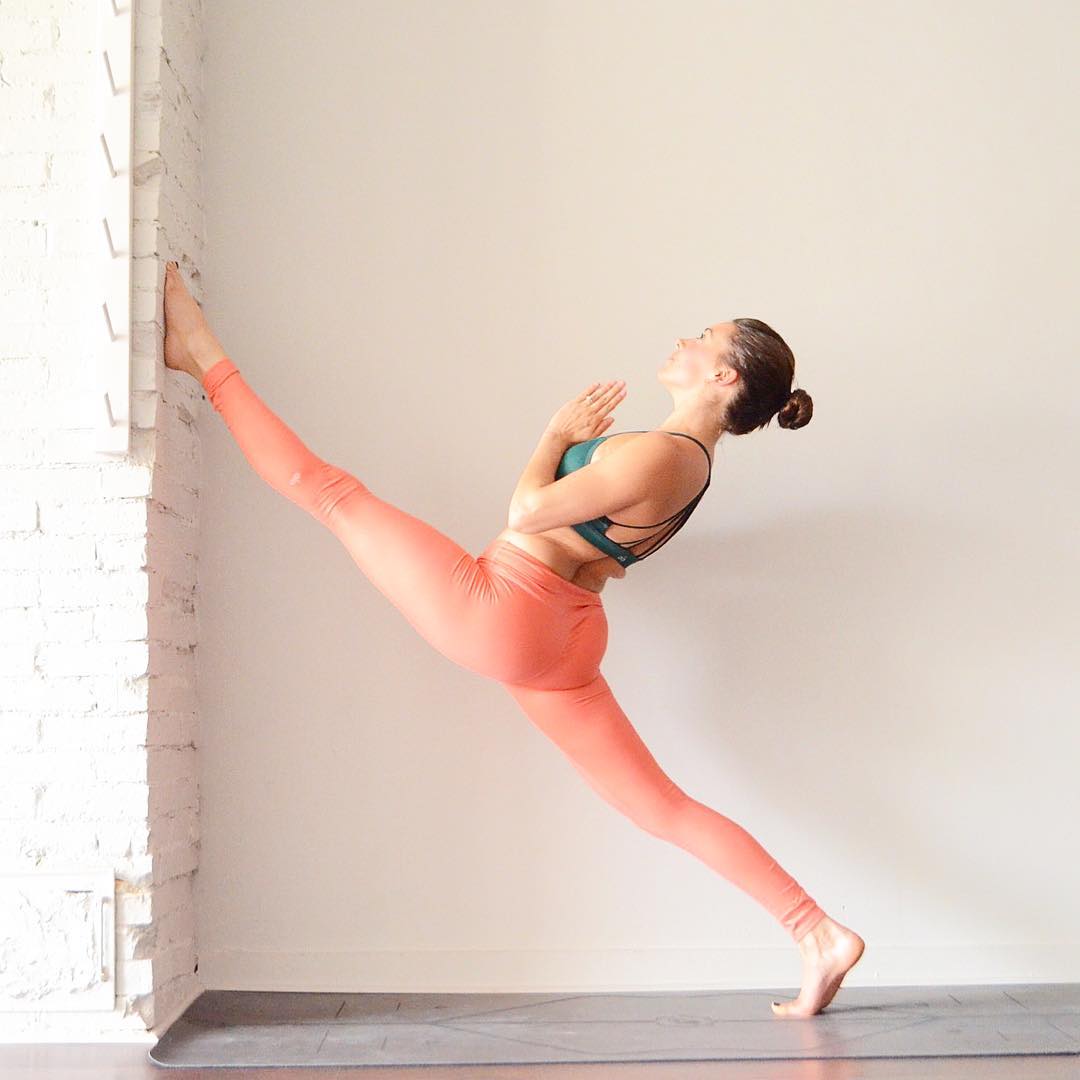 曾黎最新同款穿搭,曾黎穿羊羔绒外套搭卫衣视频