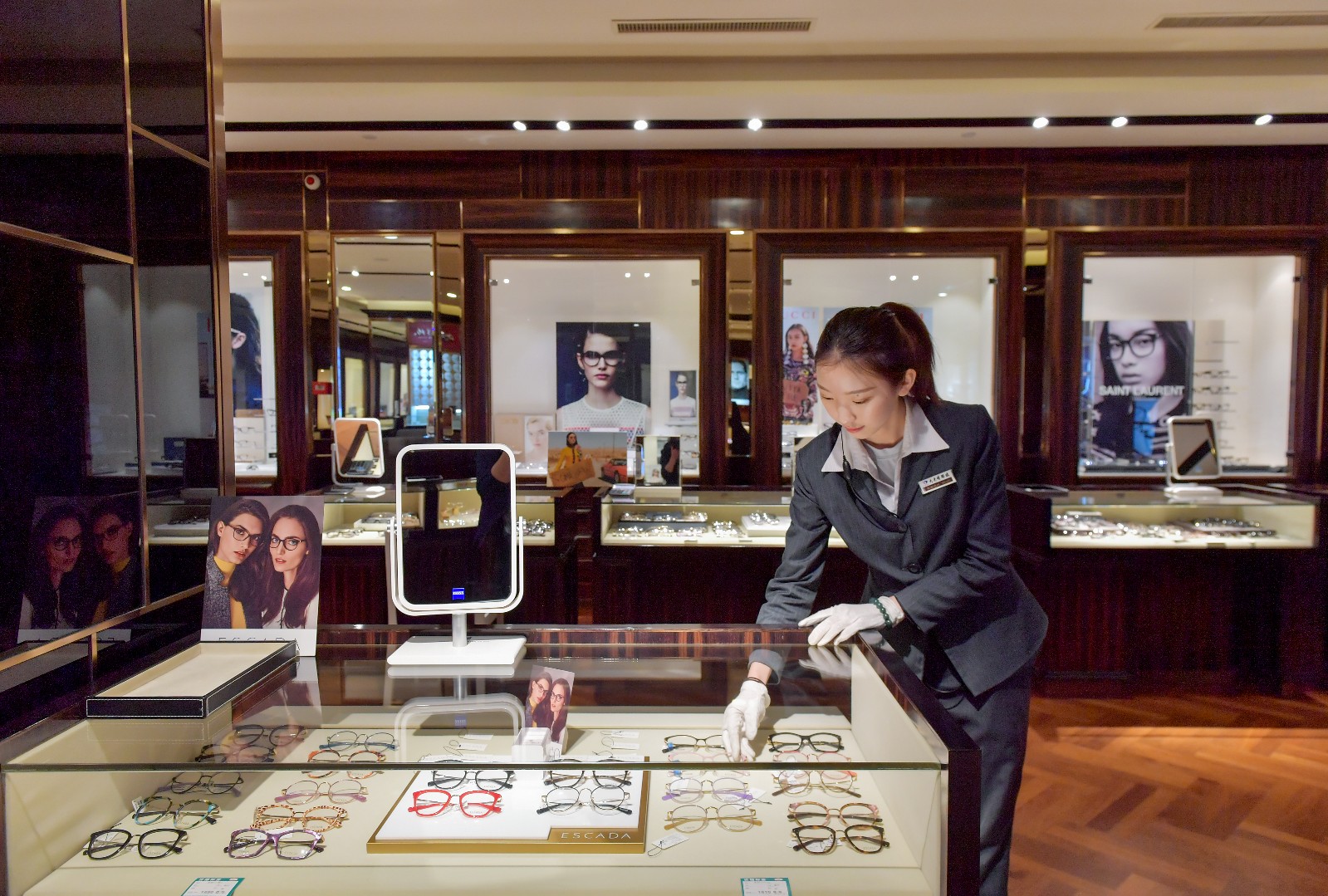 大光明眼镜和光明眼镜是一家吗,大光明眼镜和光明眼镜有什么区别