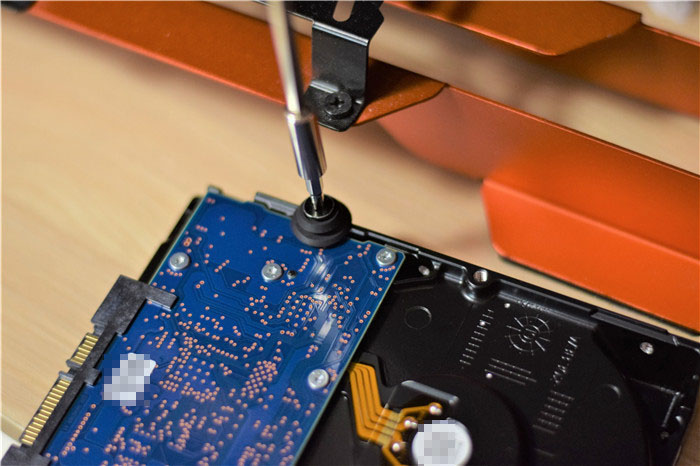 东芝机械硬盘p300和acs200,东芝p300机械硬盘1t是几个磁头