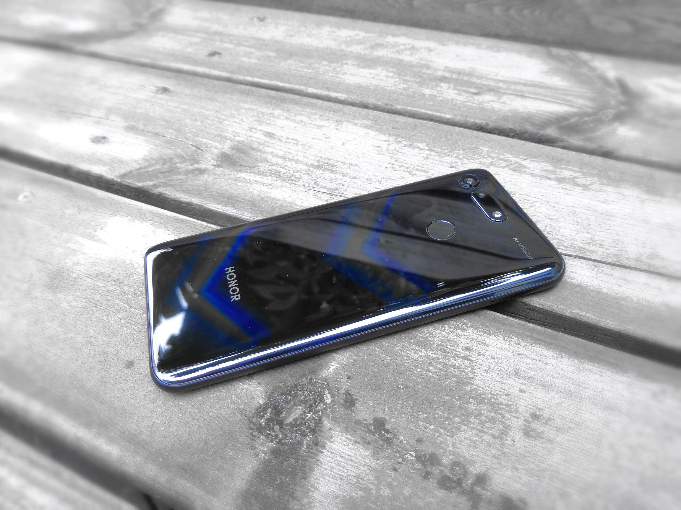 2999的荣耀v20值得购买吗,2999的荣耀v20对比华为mate20