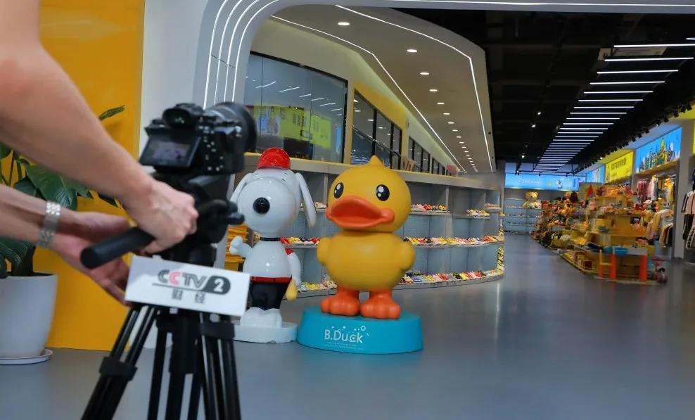 中央电视台CCTV-2正点财经走进利讯集团,对话黄火明先生