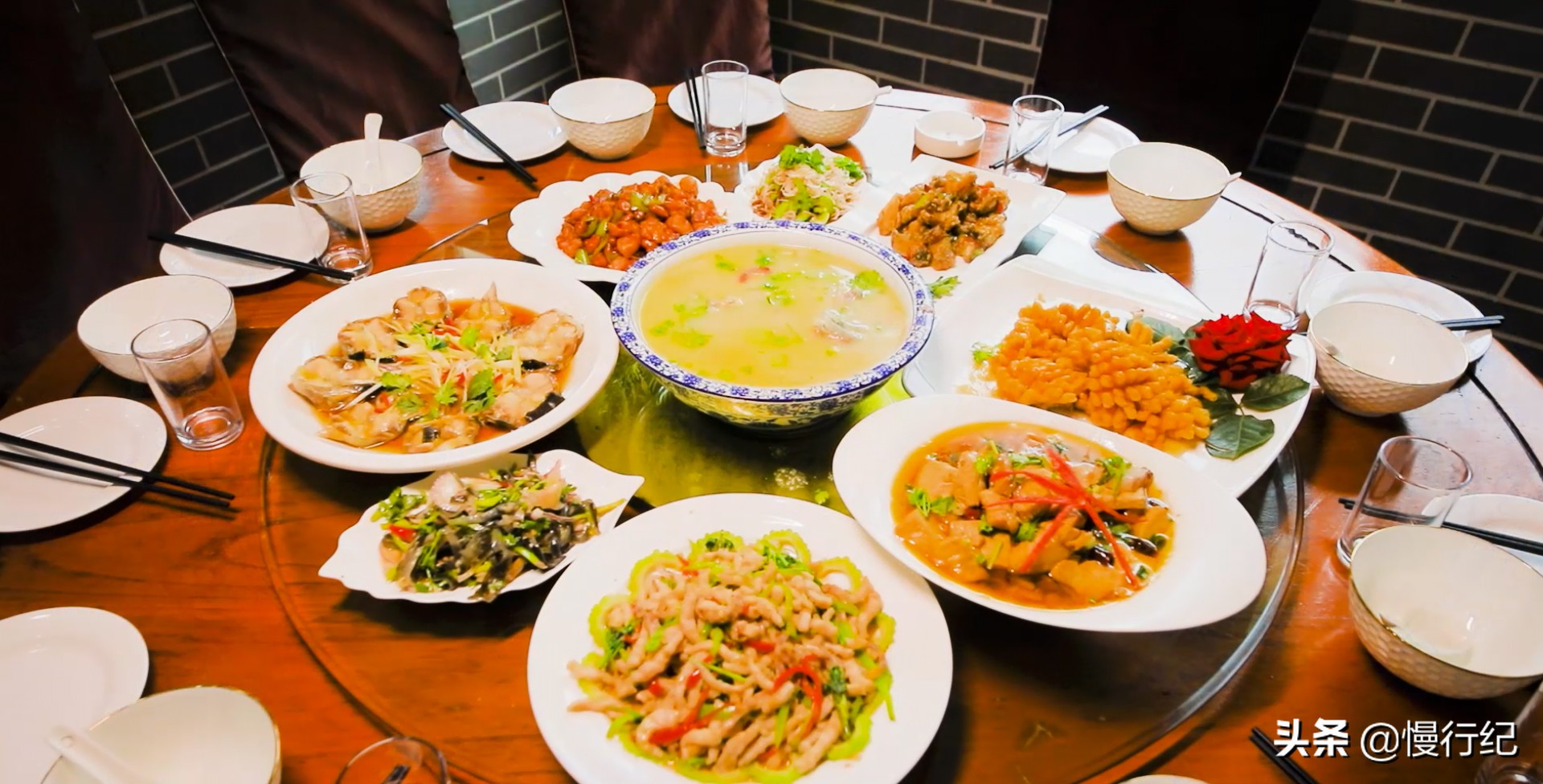 一眼温泉成就了方圆几十里的度假区，这里的悠闲生活，真的带劲