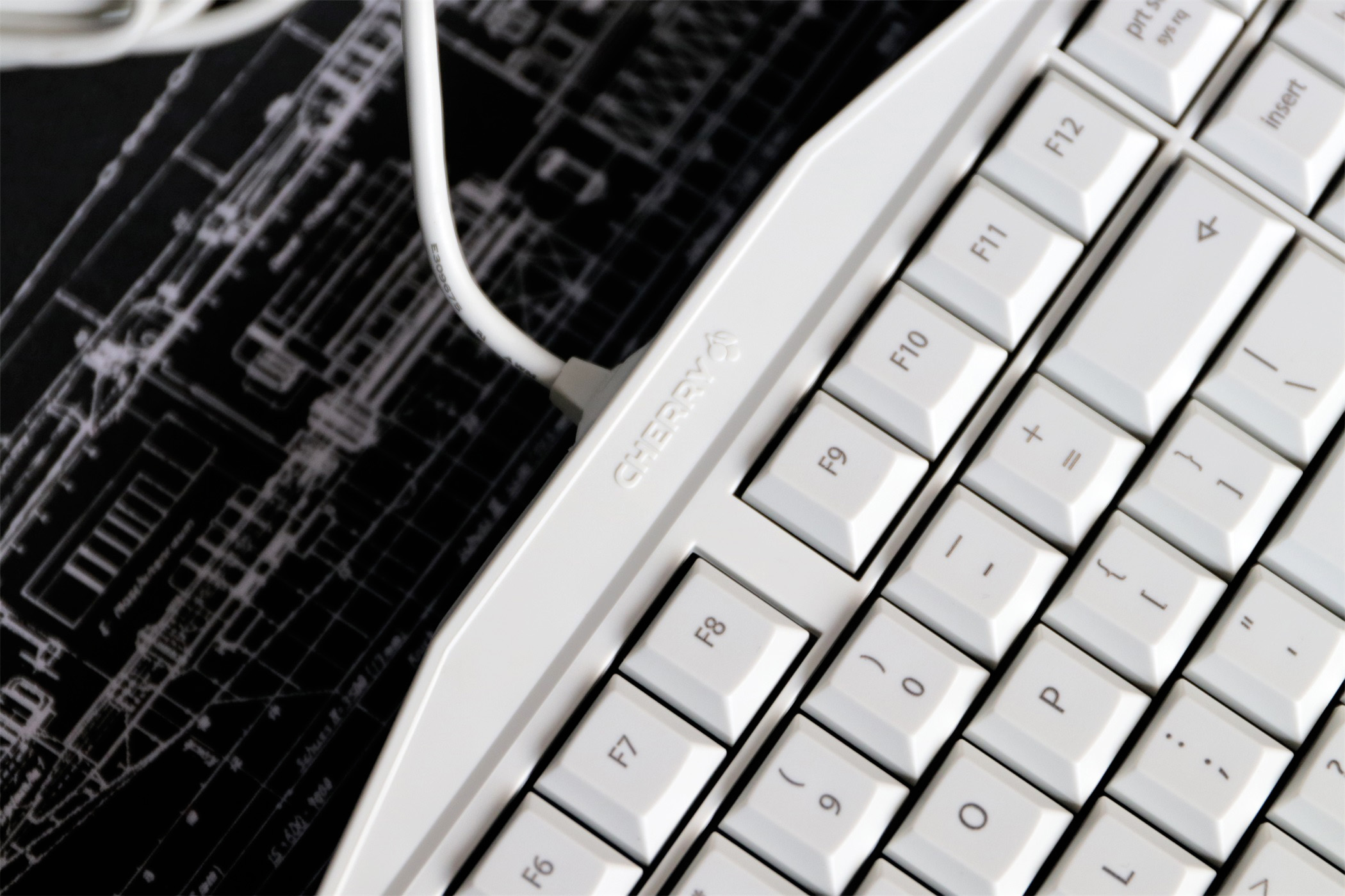 cherrymx2.0和ikbcc104哪个手感更好,cherrymx2.0s键盘怎么样