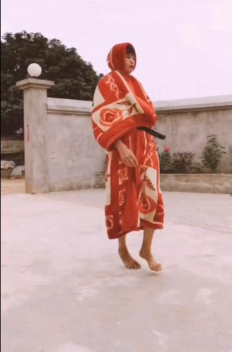 被国人嘲讽，却在国外封神！农村小伙成国际超模，打脸所有嘲笑者